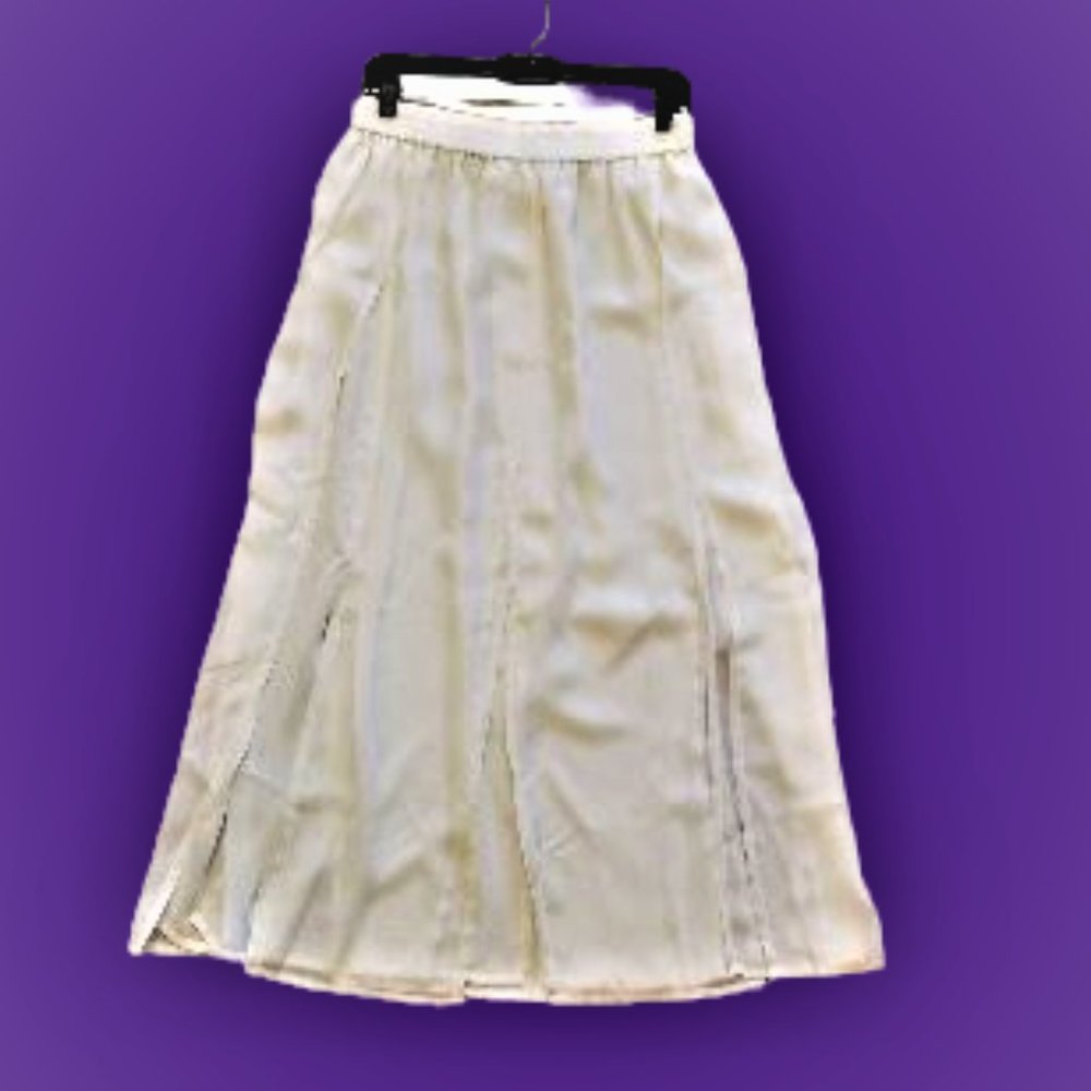 Off-white flowy paneled skirt, size L, NWOT